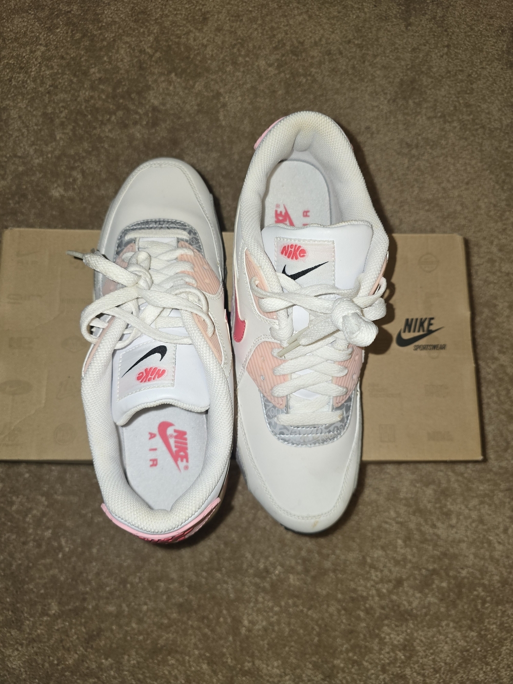 Nike Women’s White & Pink Air Sneakers